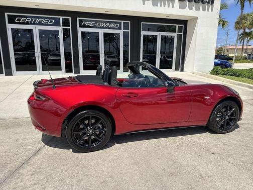 Soul Red Crystal Metallic 2022 Mazda MX-5 Miata Club