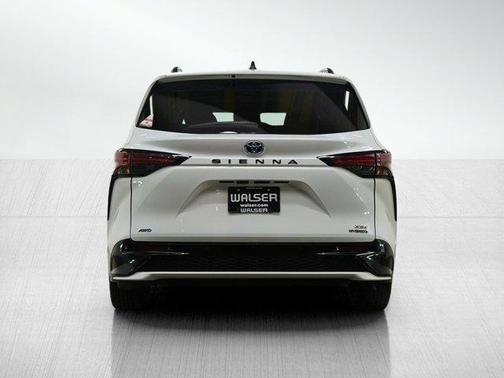 2022 Toyota Sienna XSE 7 Passenger