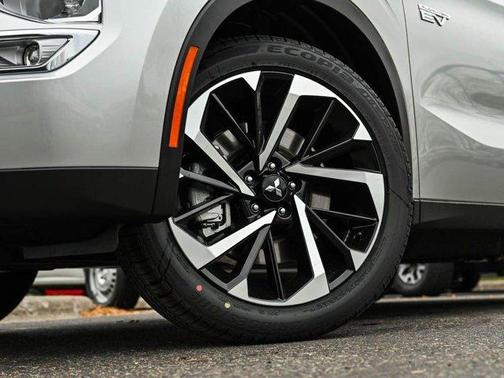 2025 Mitsubishi Outlander PHEV SE