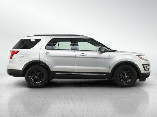 Silver 2017 Ford Explorer XLT