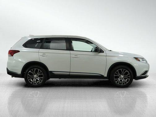 2017 Mitsubishi Outlander ES