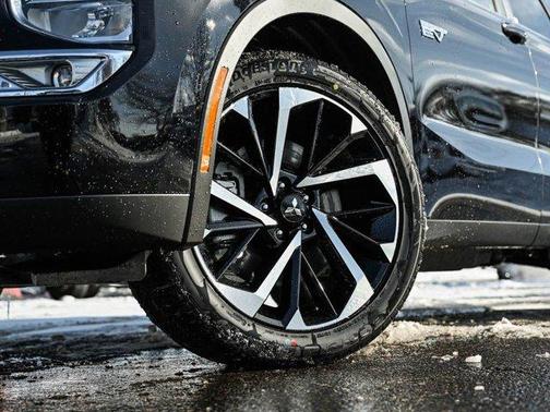 2025 Mitsubishi Outlander PHEV SE