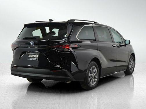 2024 Toyota Sienna XLE