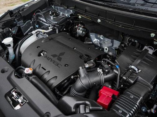 2025 Mitsubishi Outlander SE