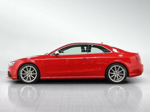 Red 2013 Audi RS 5 4.2
