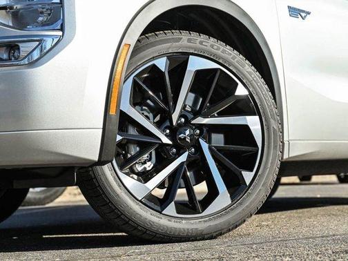 2025 Mitsubishi Outlander PHEV SEL