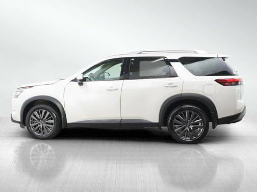 White 2023 Nissan Pathfinder SL