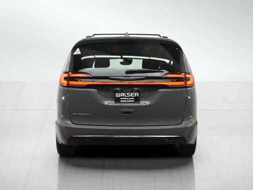 Ceramic Gray Clearcoat 2022 Chrysler Pacifica Touring-L