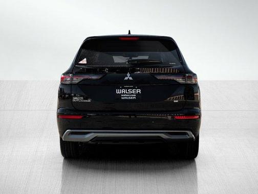 Labrador Black Pearl 2026 Mitsubishi Outlander SE