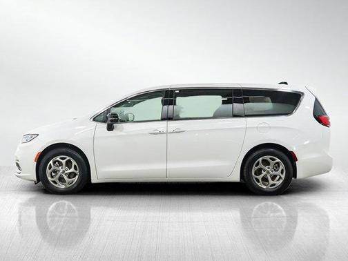 Bright White Clearcoat 2024 Chrysler Pacifica Limited