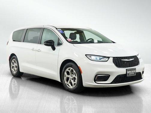 Bright White Clearcoat 2024 Chrysler Pacifica Limited