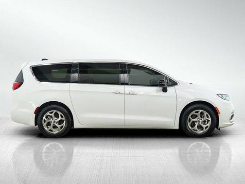 Bright White Clearcoat 2024 Chrysler Pacifica Limited