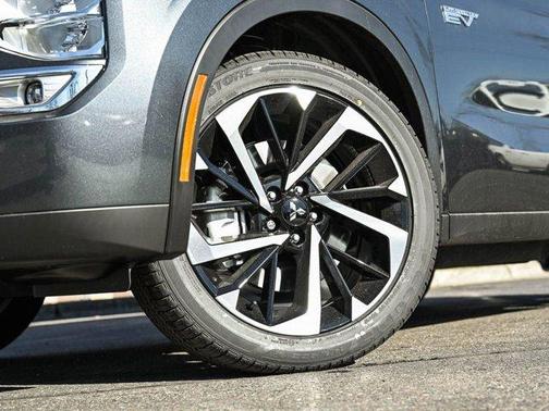 2025 Mitsubishi Outlander PHEV SE