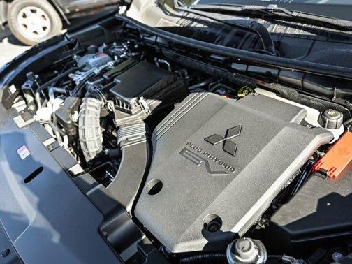 2025 Mitsubishi Outlander PHEV SE