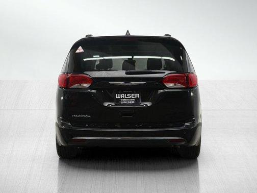 2018 Chrysler Pacifica Touring-L