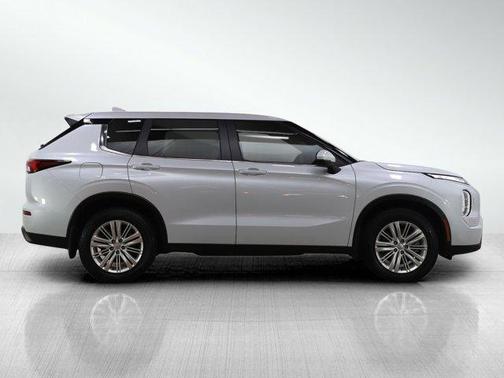 2023 Mitsubishi Outlander ES