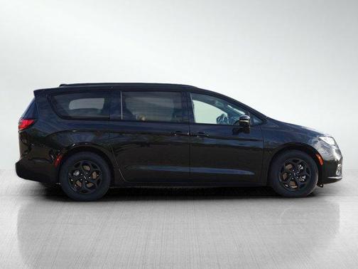 Brilliant Black Crystal Pearlcoat 2024 Chrysler Pacifica Hybrid Select