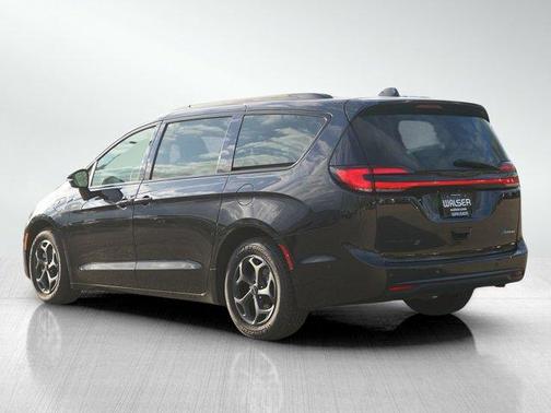 Brilliant Black Crystal Pearlcoat 2024 Chrysler Pacifica Hybrid Select