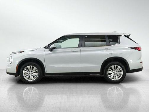 2025 Mitsubishi Outlander ES