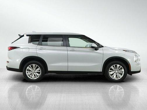 2025 Mitsubishi Outlander ES