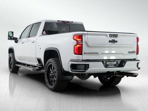 Summit White 2022 Chevrolet Silverado 2500 High Country