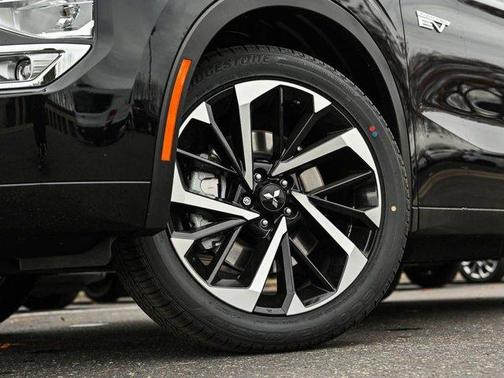 2025 Mitsubishi Outlander PHEV SEL