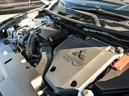 2025 Mitsubishi Outlander PHEV SE