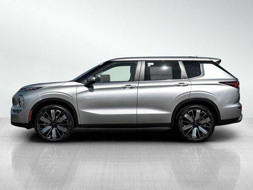 Alloy Silver Metallic 2026 Mitsubishi Outlander SE