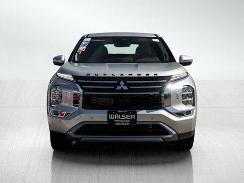 Alloy Silver Metallic 2026 Mitsubishi Outlander SE