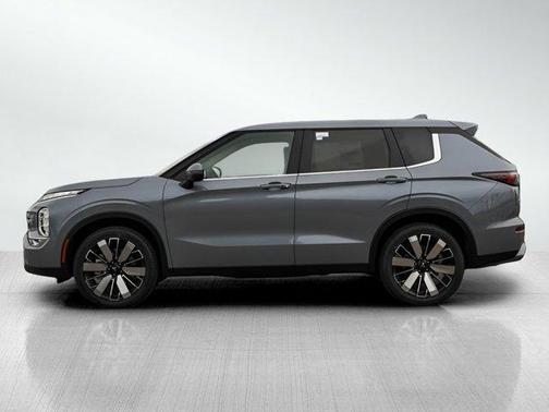 Moonstone Gray Metallic 2026 Mitsubishi Outlander SE