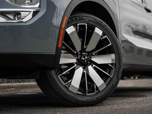 Moonstone Gray Metallic 2026 Mitsubishi Outlander SE
