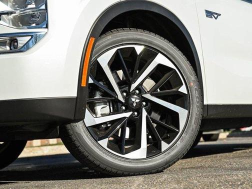 2025 Mitsubishi Outlander PHEV SE