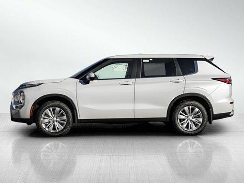 2026 Mitsubishi Outlander ES