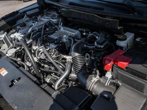 Alloy Silver Metallic 2026 Mitsubishi Outlander SE