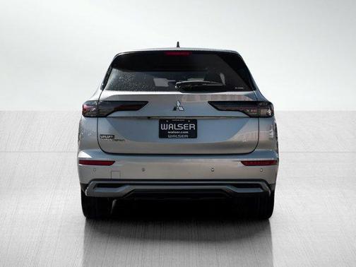 Alloy Silver Metallic 2026 Mitsubishi Outlander SE