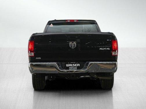 Brilliant Black Crystal Pearlcoat 2018 RAM 1500 ST