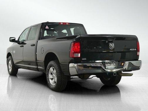 Brilliant Black Crystal Pearlcoat 2018 RAM 1500 ST