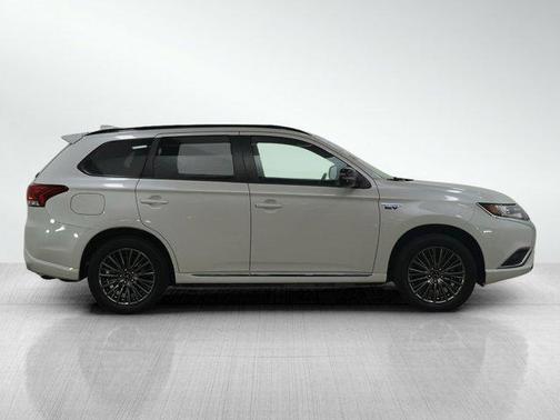2022 Mitsubishi Outlander PHEV LE