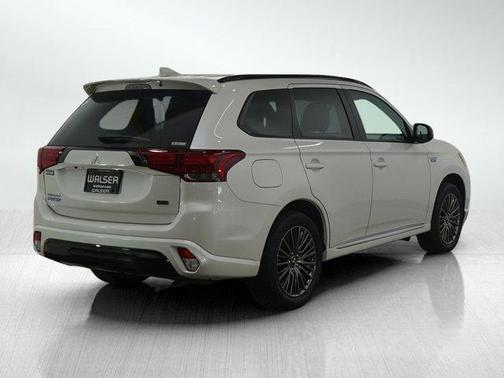 2022 Mitsubishi Outlander PHEV LE