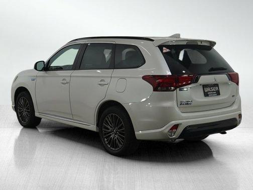 2022 Mitsubishi Outlander PHEV LE