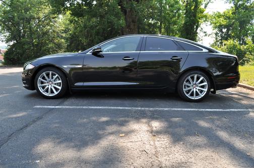 BLACK 2014 Jaguar XJ Base