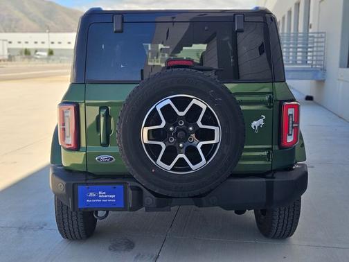 ERUPTION GREEN METALLIC 2025 Ford Bronco OUTER BANKS