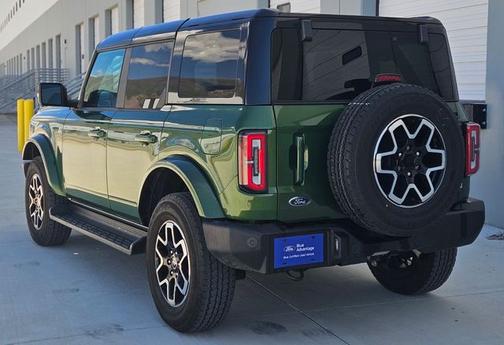 ERUPTION GREEN METALLIC 2025 Ford Bronco OUTER BANKS