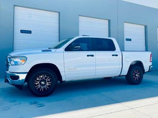 Bright White Clearcoat 2024 RAM 1500 BIG HORN/LONE STAR
