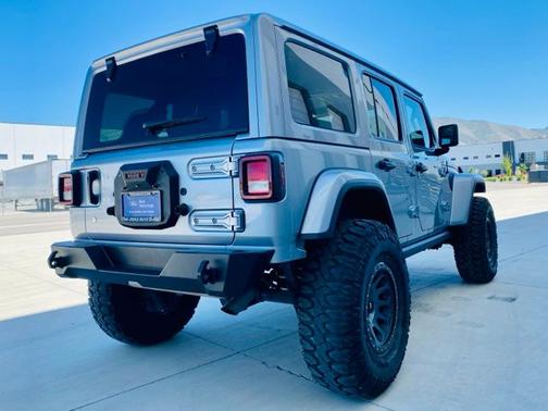 Billet Silver Metallic Clearcoat 2019 Jeep Wrangler Unlimited SAHARA