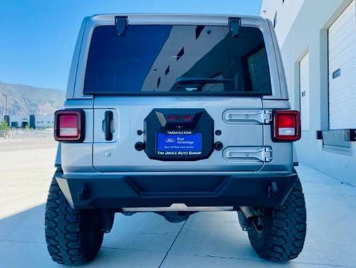 Billet Silver Metallic Clearcoat 2019 Jeep Wrangler Unlimited SAHARA