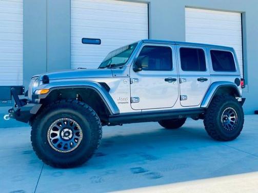 Billet Silver Metallic Clearcoat 2019 Jeep Wrangler Unlimited SAHARA