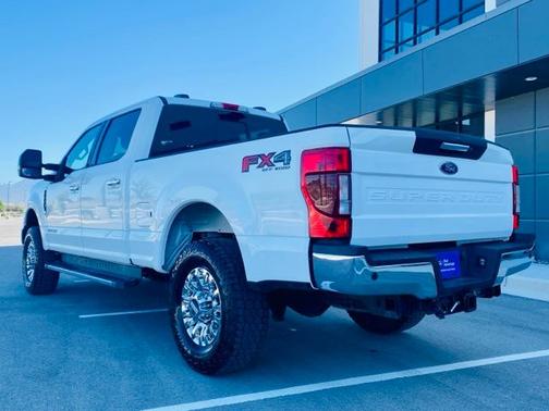 OXFORD WHITE 2022 Ford F-350 LARIAT SUPER DUTY