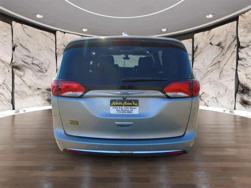 2019 Chrysler Pacifica Touring-L