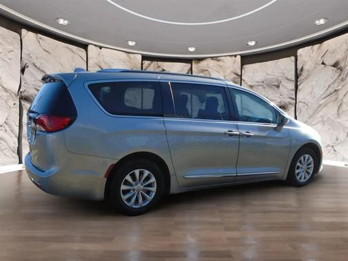 2019 Chrysler Pacifica Touring-L